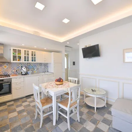 Belgodere Di Mezzavia B&B