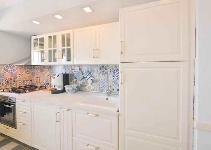 Belgodere Di Mezzavia Bed and breakfast 4*