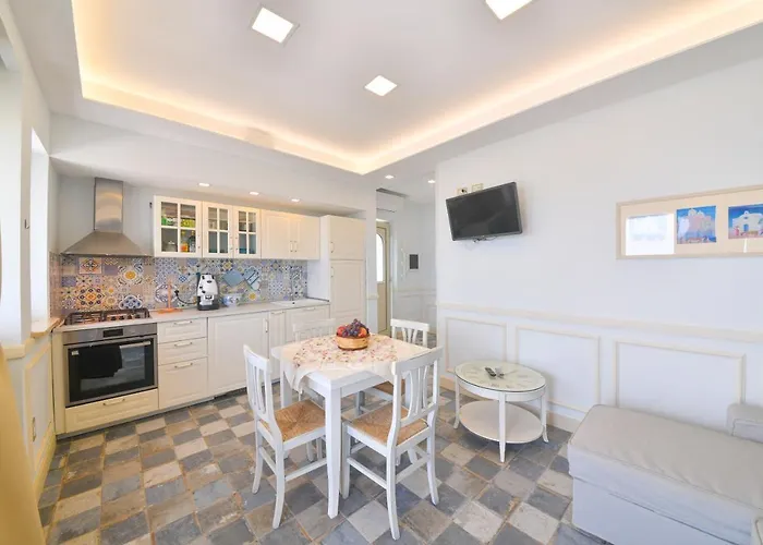 Belgodere Di Mezzavia Bed and breakfast